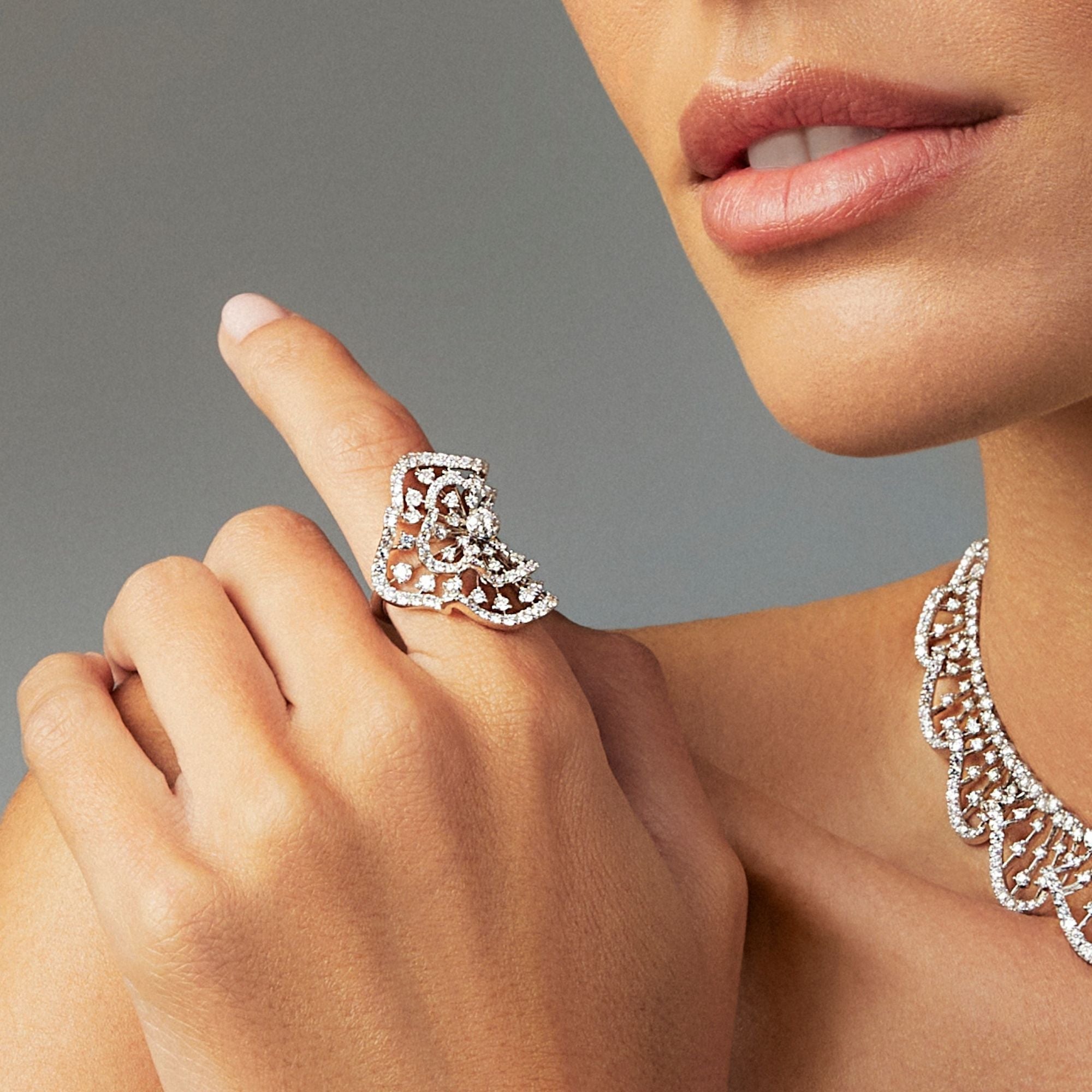 WHITE WONDERS PLISSÉ BIG SIDE WHITE GOLD RING