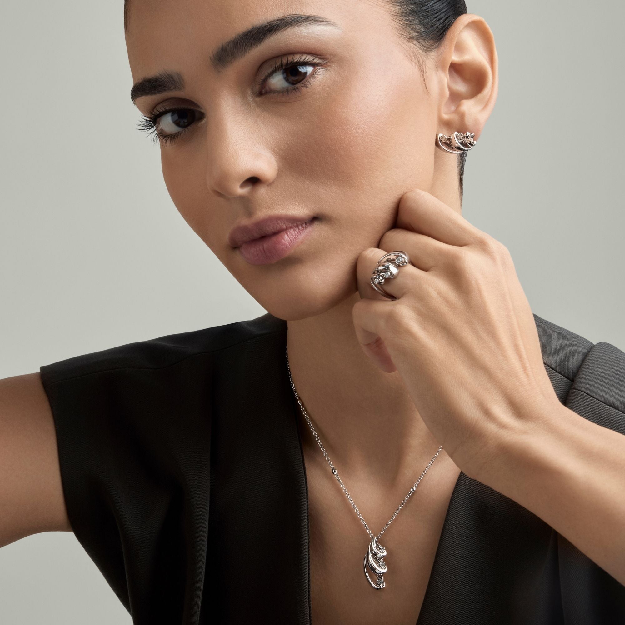 VIRGOLA SMALL WHITE GOLD EARRINGS