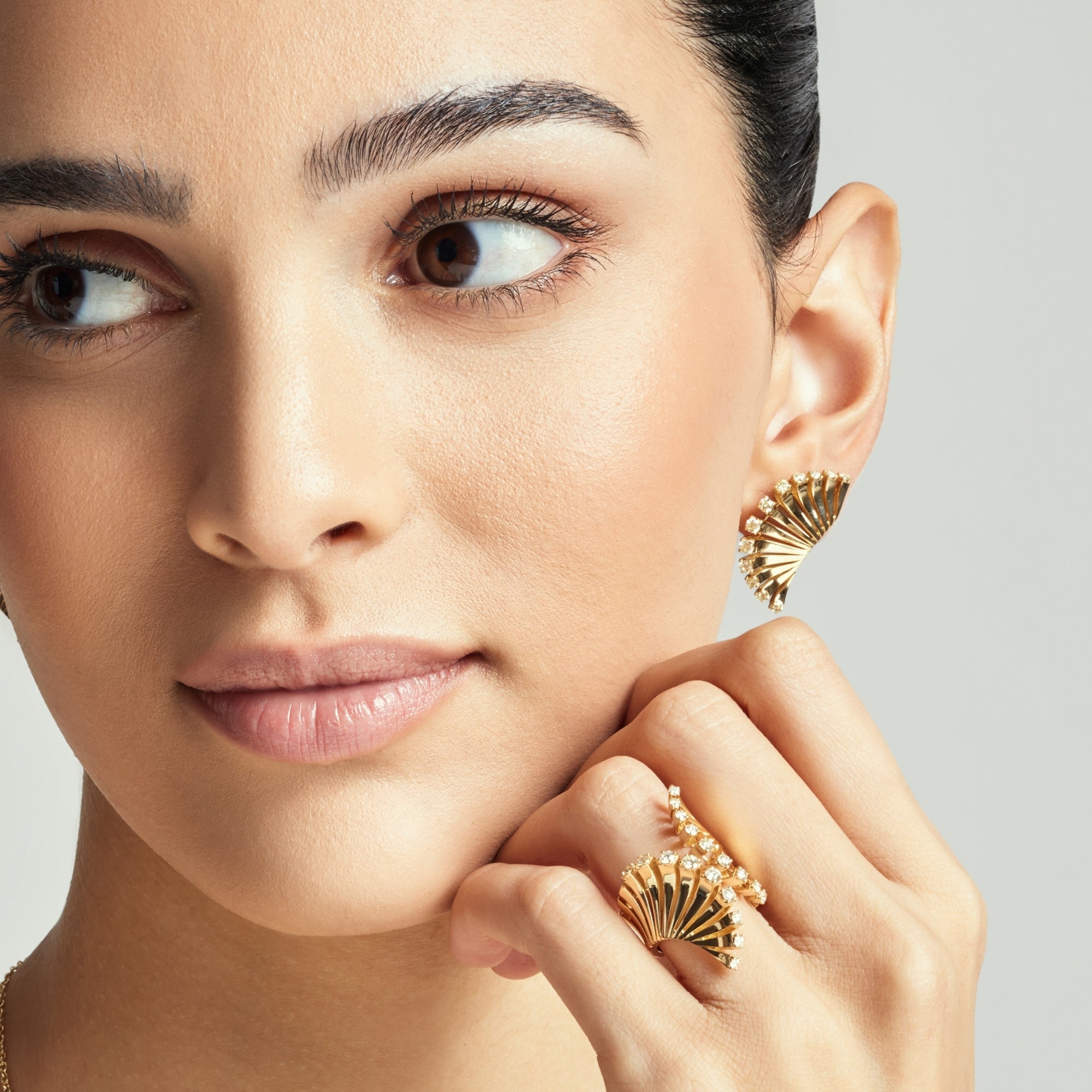 VITO VENTAGLIO YELLOW GOLD EARRINGS