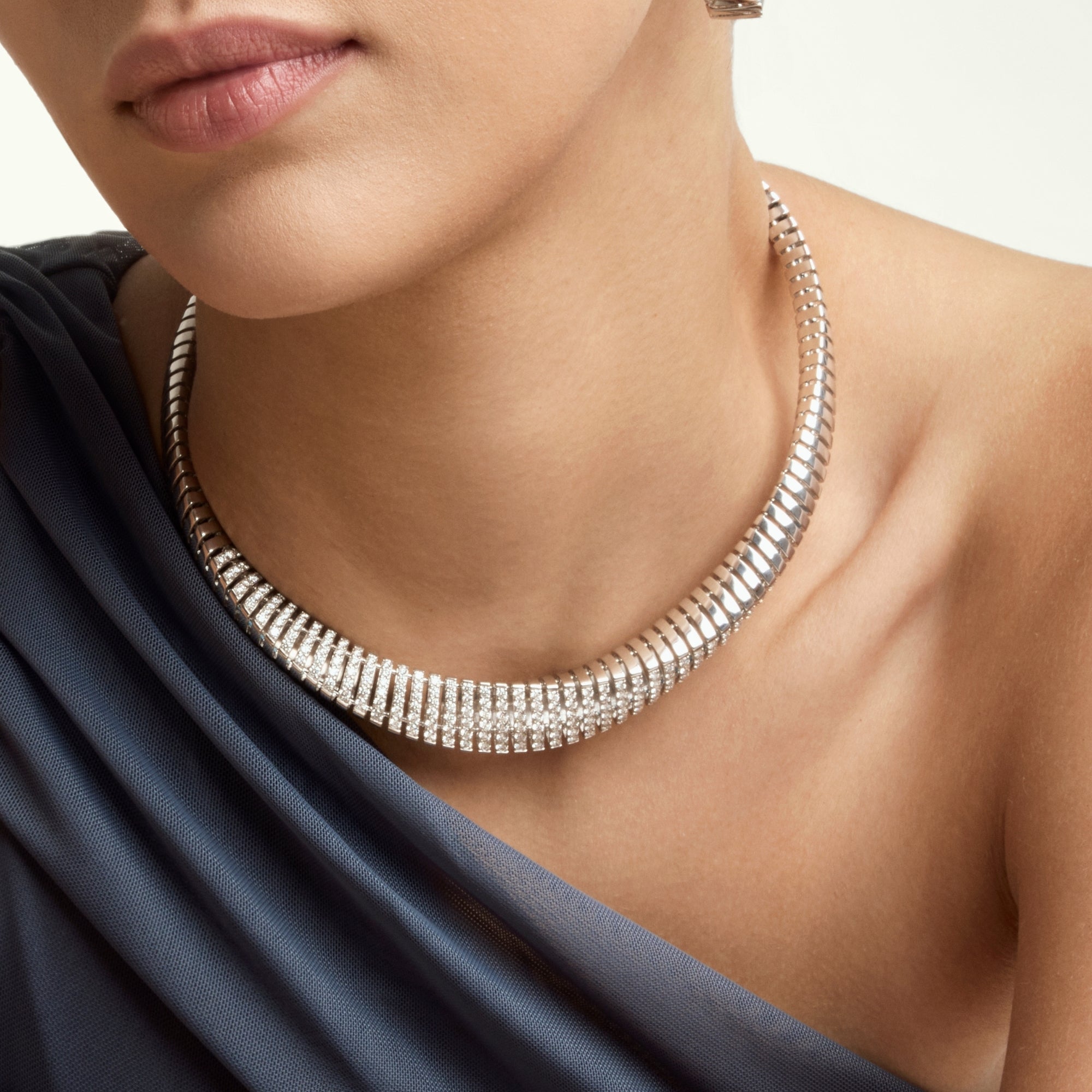 CRESCENDO WHITE GOLD NECKLACE