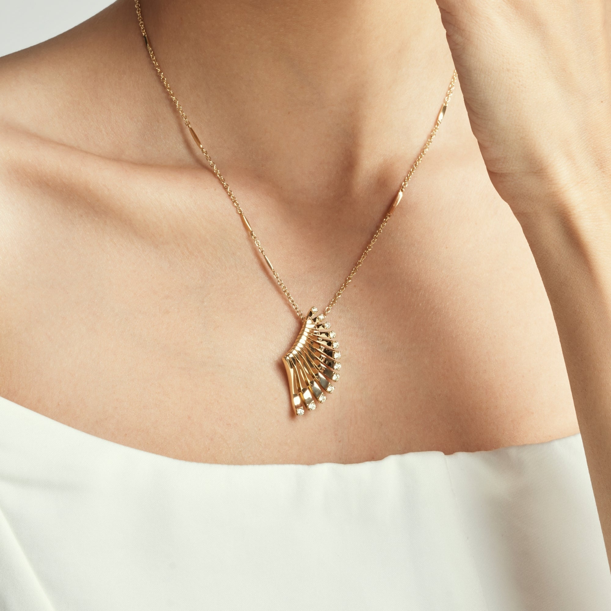 VITO VENTAGLIO YELLOW GOLD PENDANT