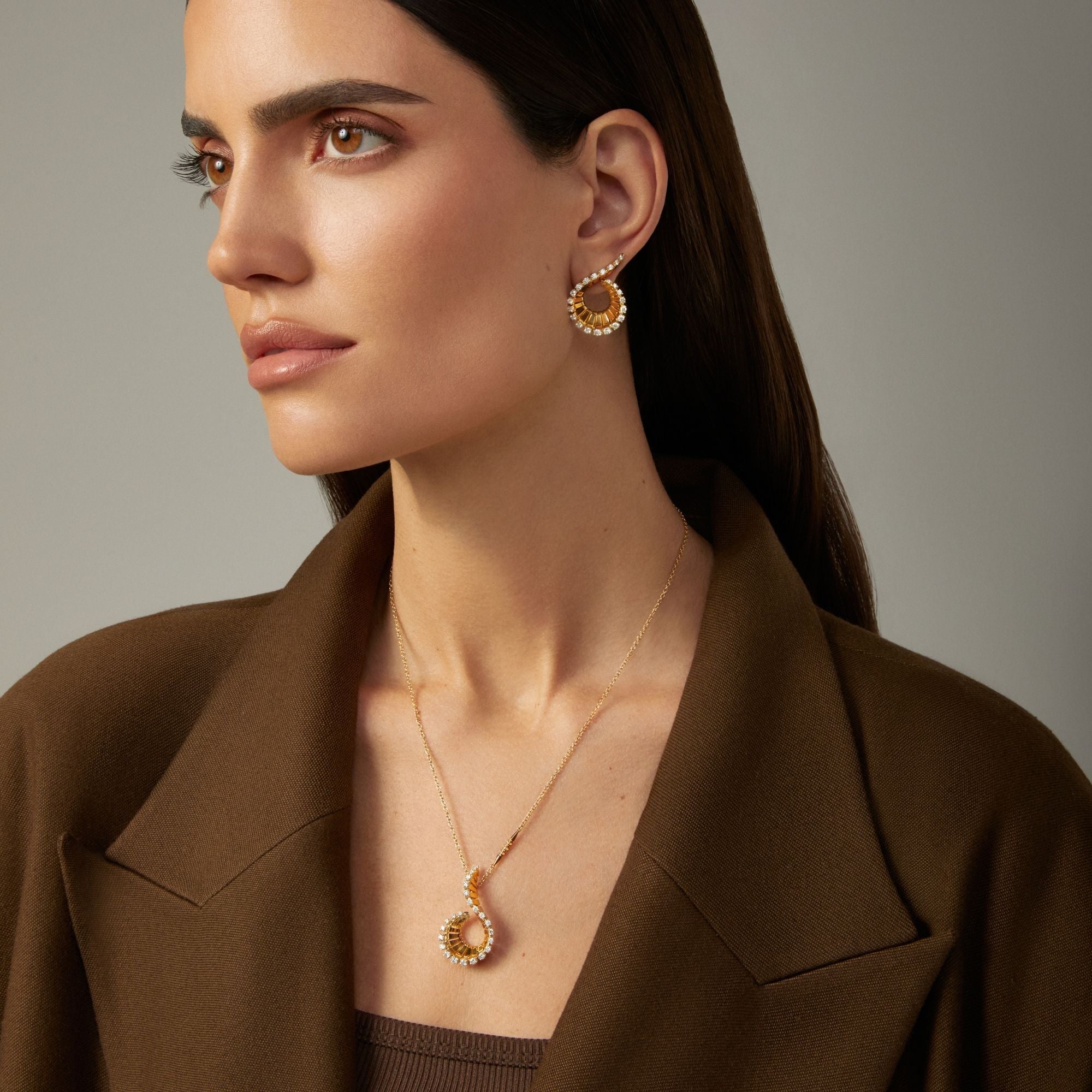 VITO CURLY YELLOW GOLD PENDANT