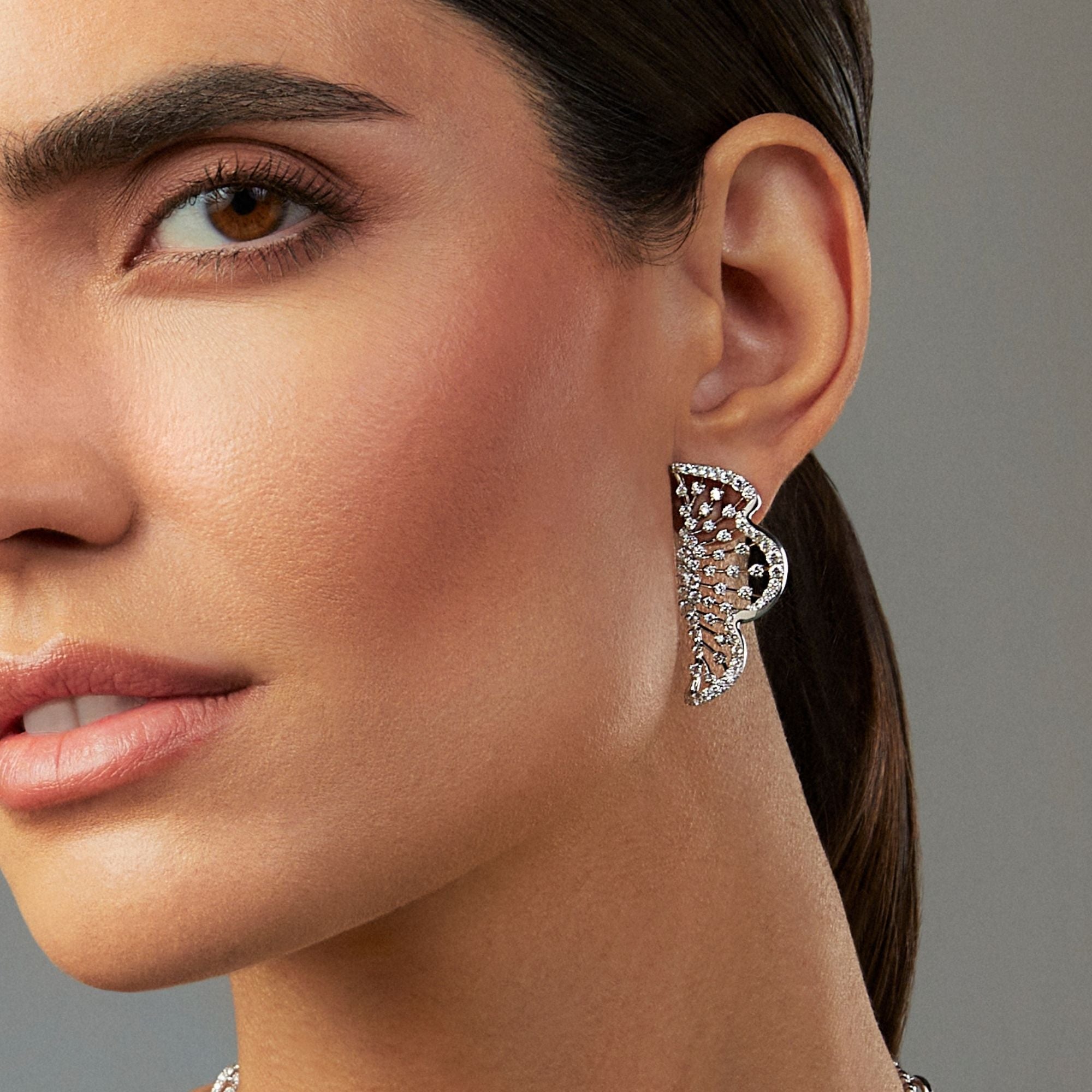 WHITE WONDERS PLISSÉ LONG WHITE GOLD EARRINGS