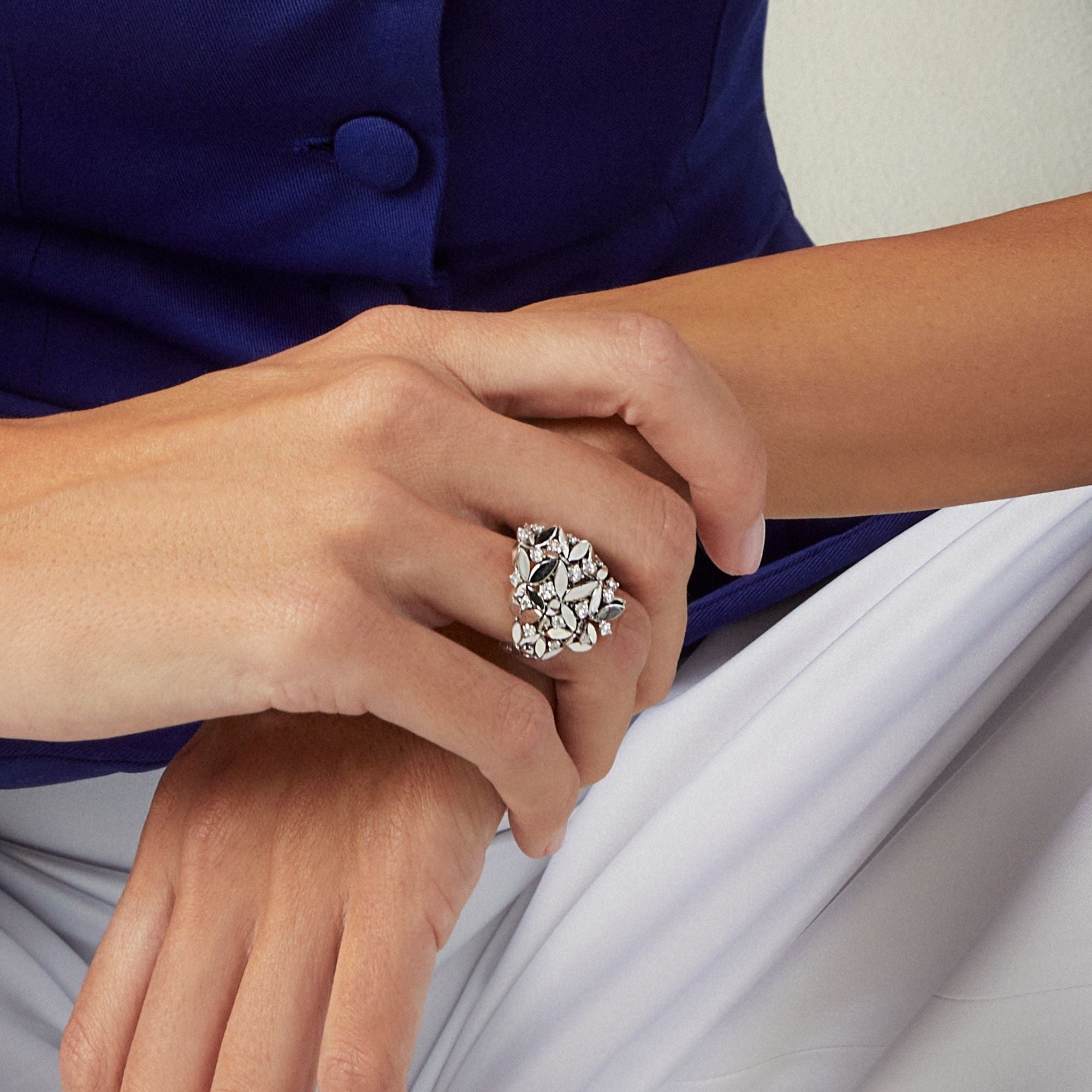 RIFLESSI BIG WHITE GOLD RING
