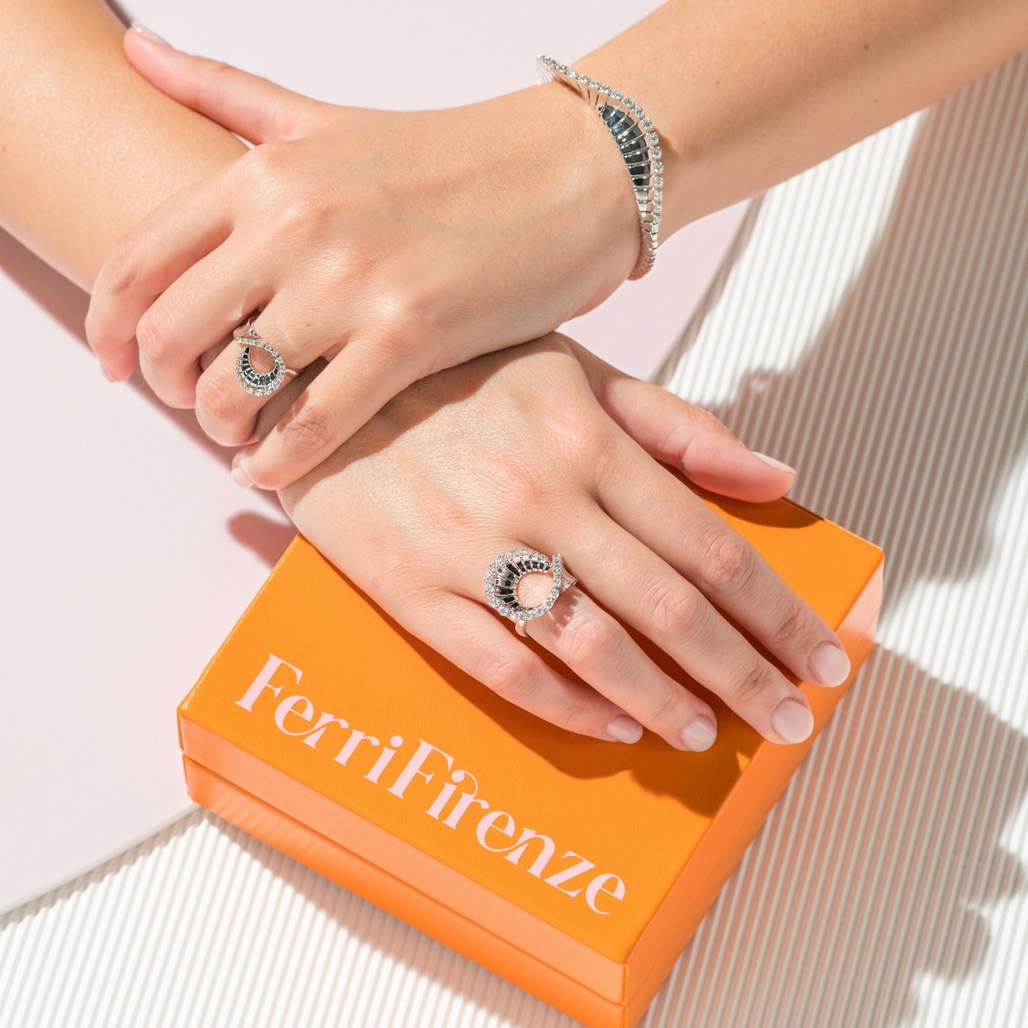 VITO CURLY RING WHITE GOLD