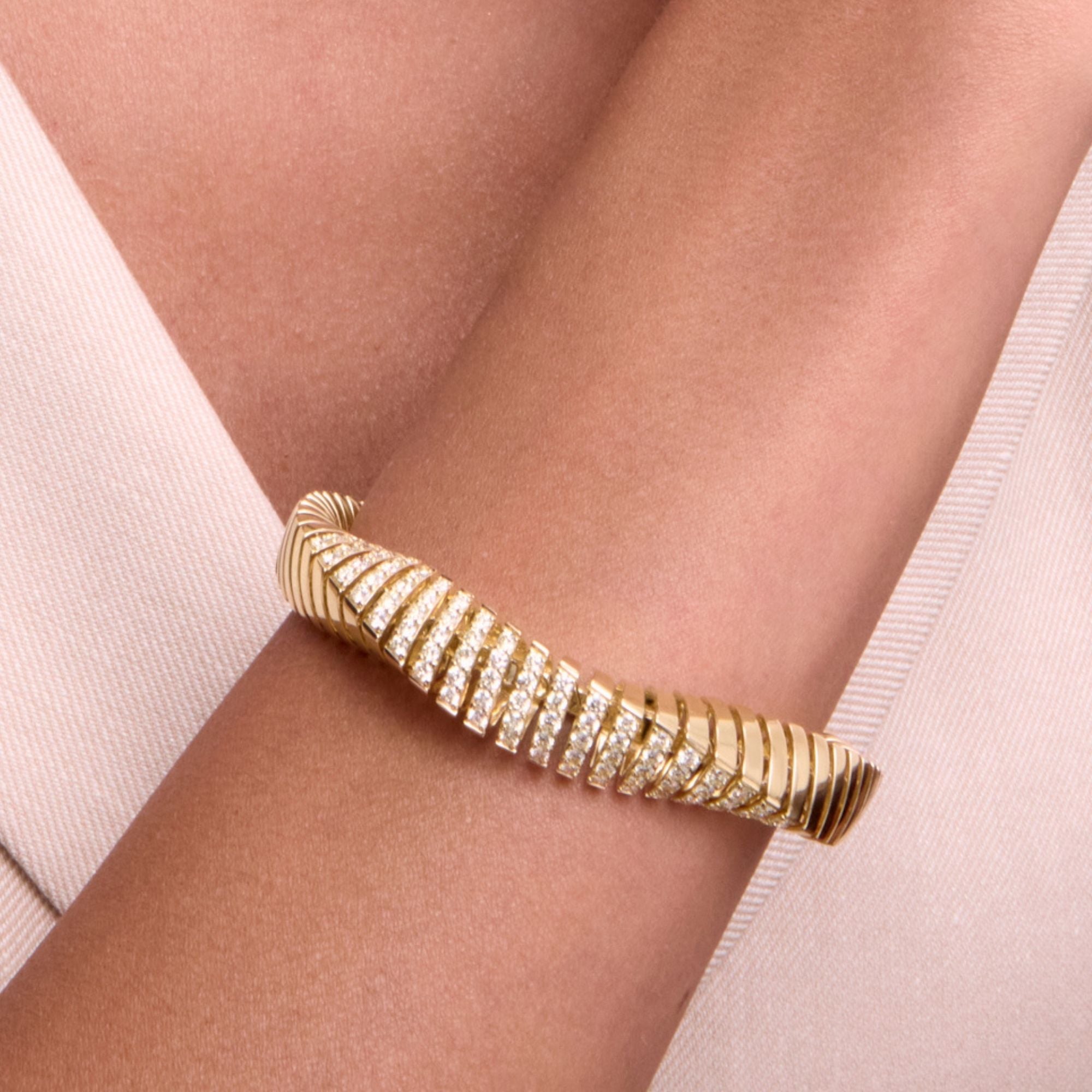 CRESCENDO YELLOW GOLD DIAMOND BRACELET