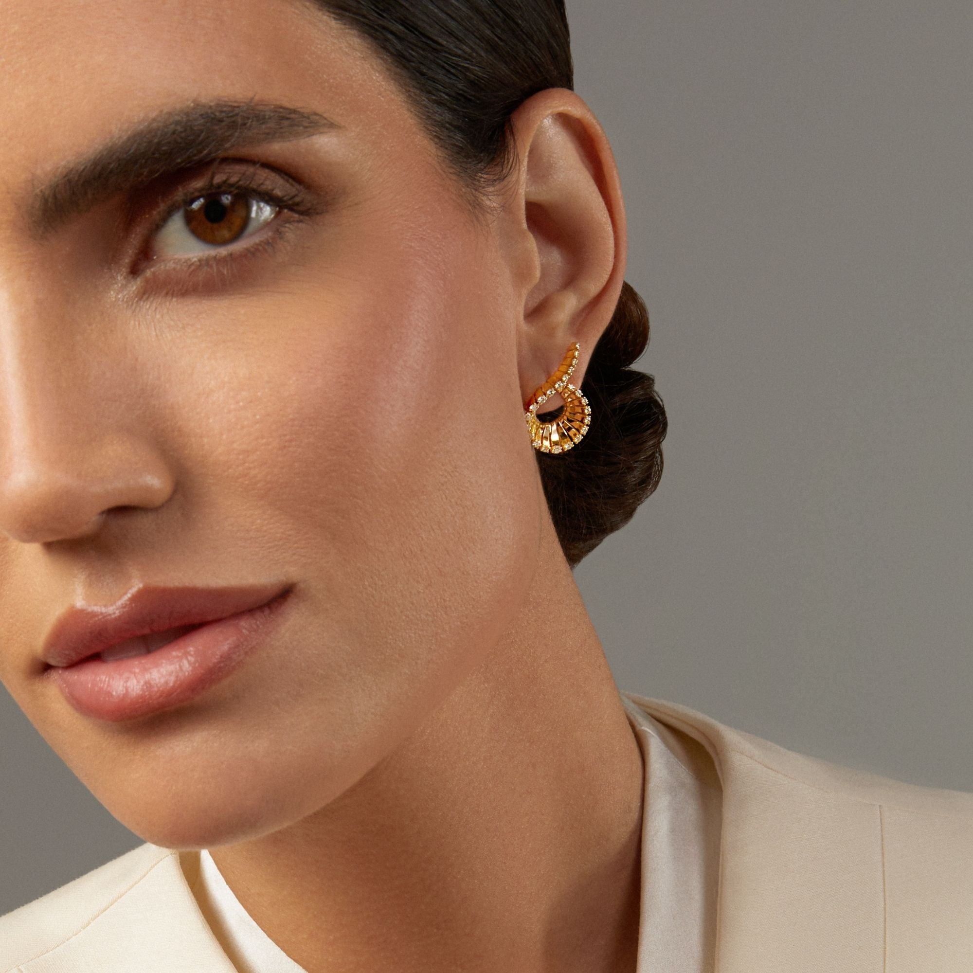 VITO MINI-ME CURLY YELLOW GOLD EARRINGS