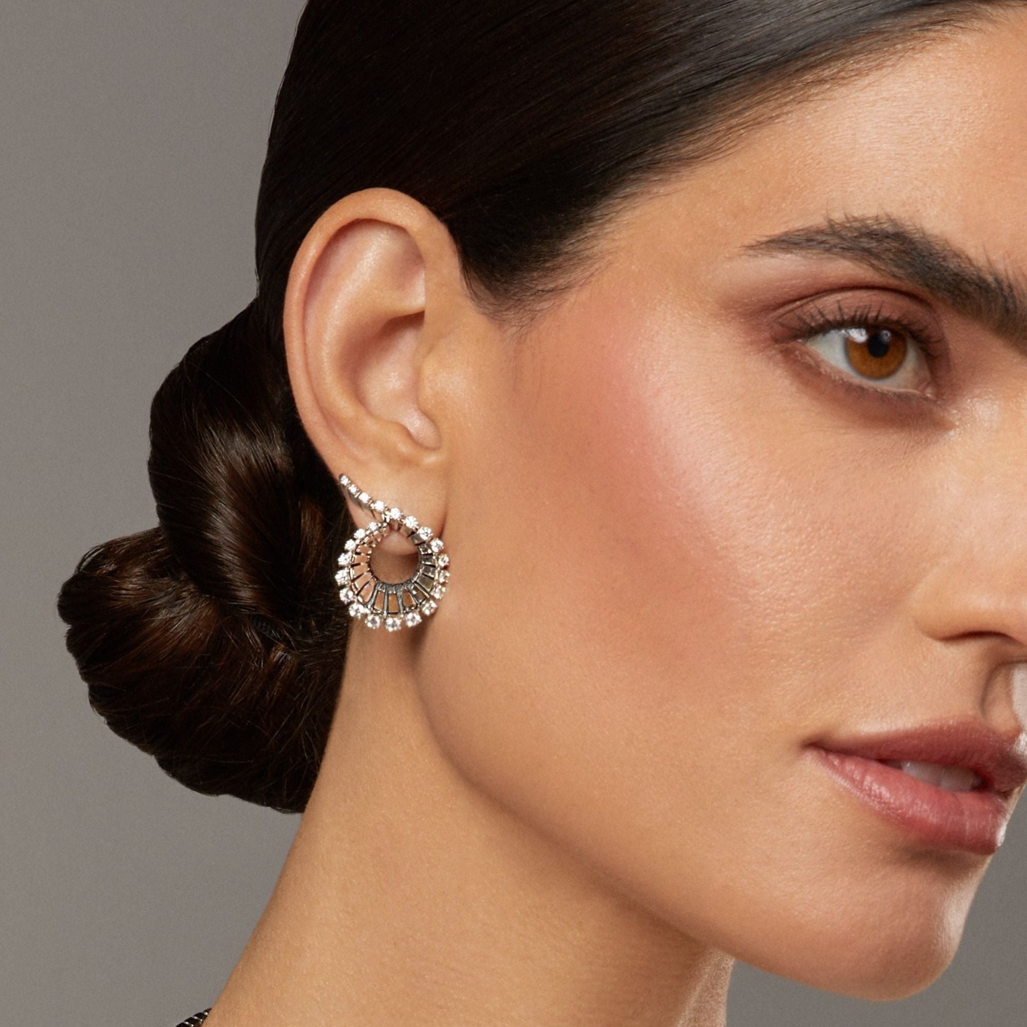VITO CURLY WHITE GOLD EARRINGS