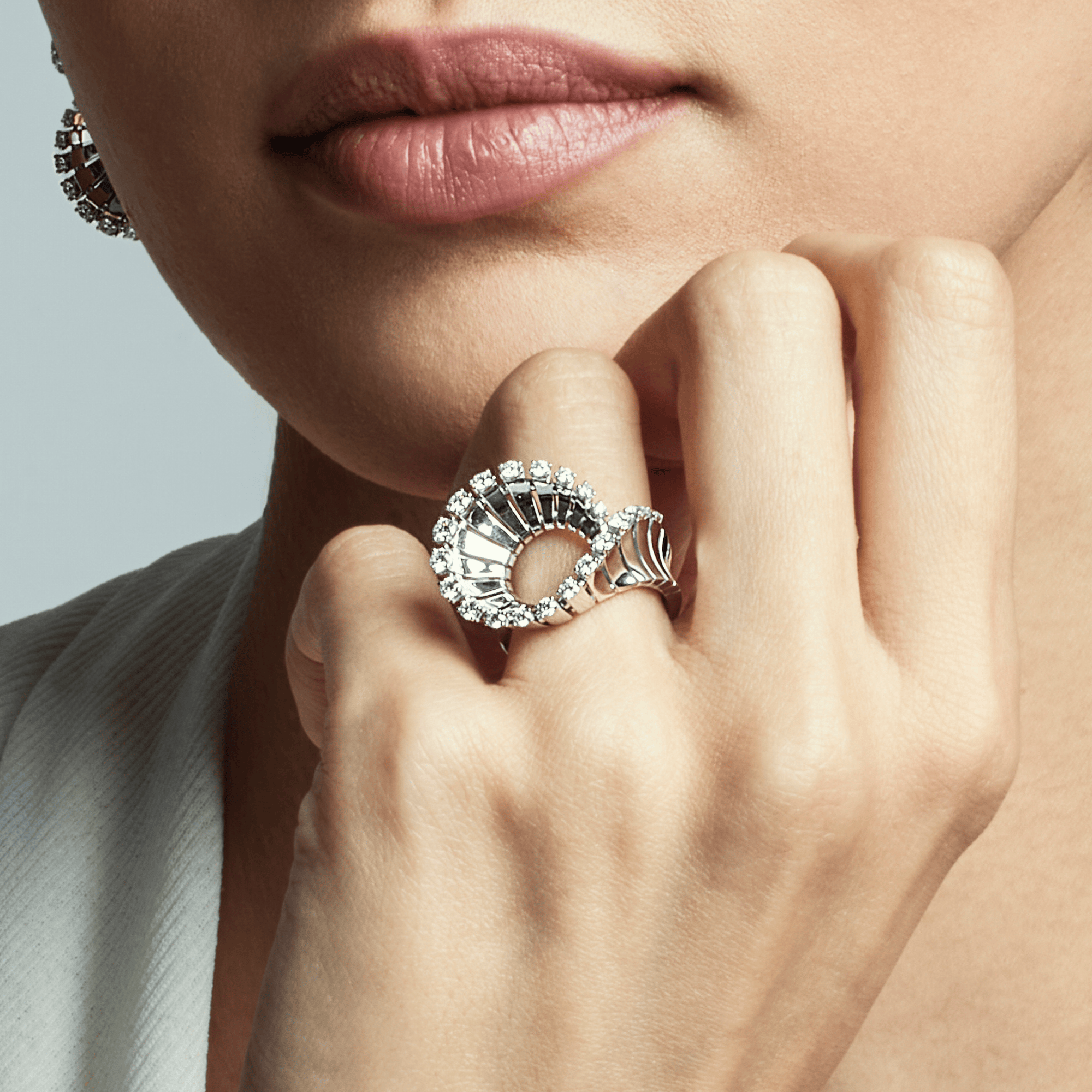 VITO CURLY RING WHITE GOLD