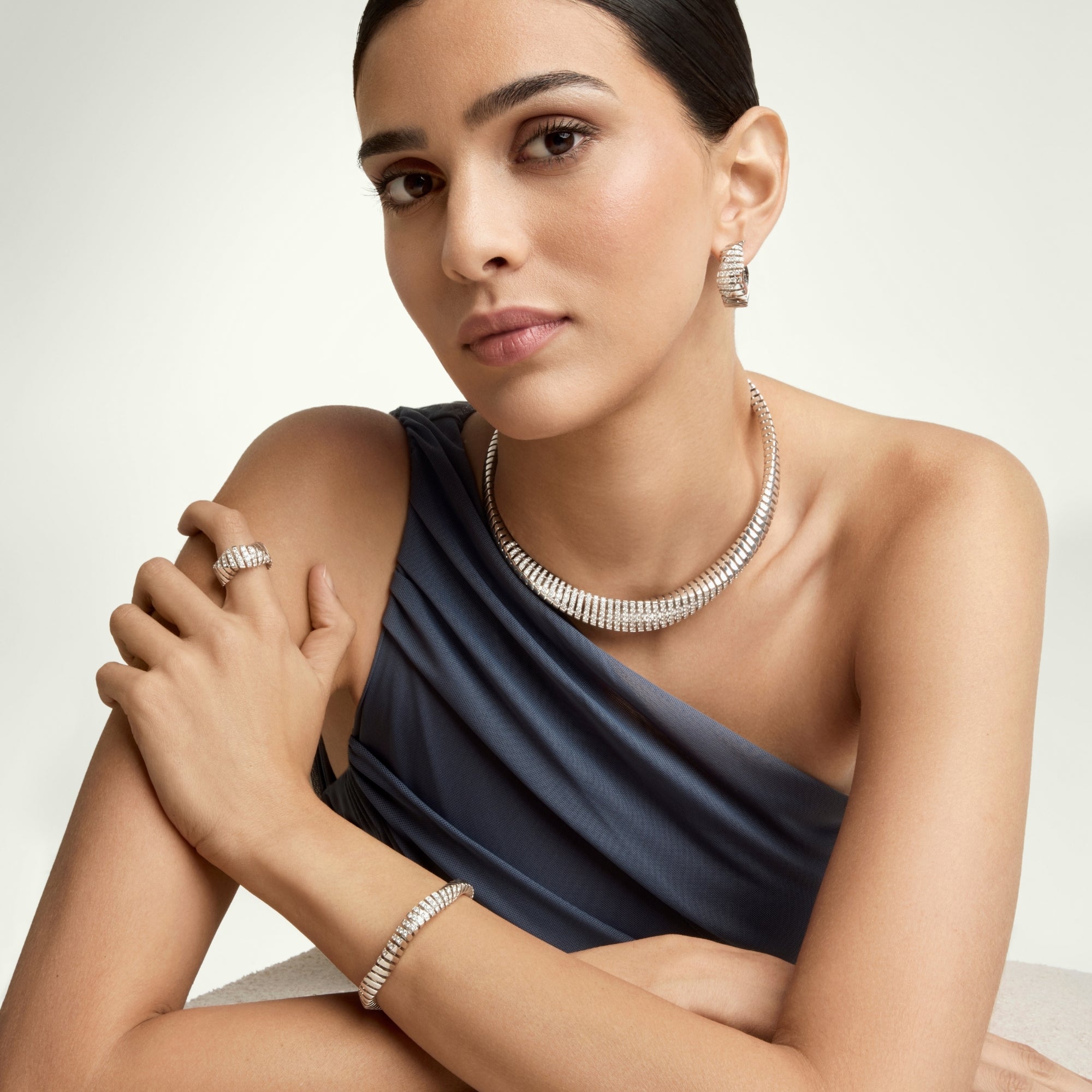 CRESCENDO WHITE GOLD NECKLACE