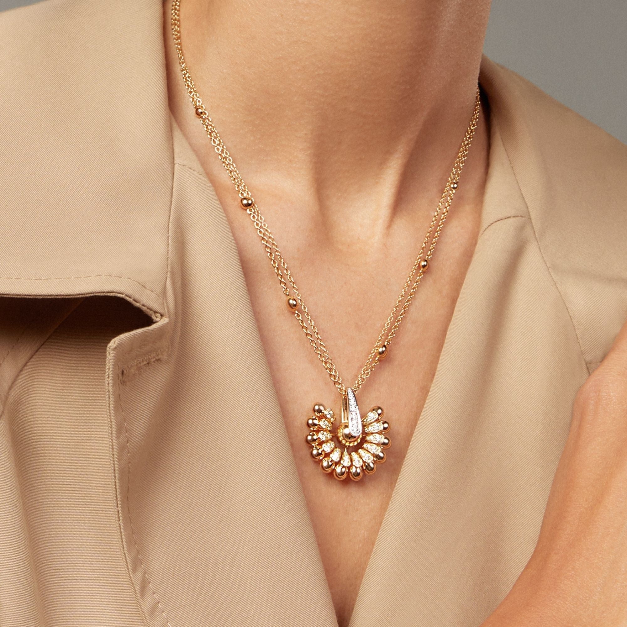 ALLEGRA YELLOW GOLD FLOWER PENDANT