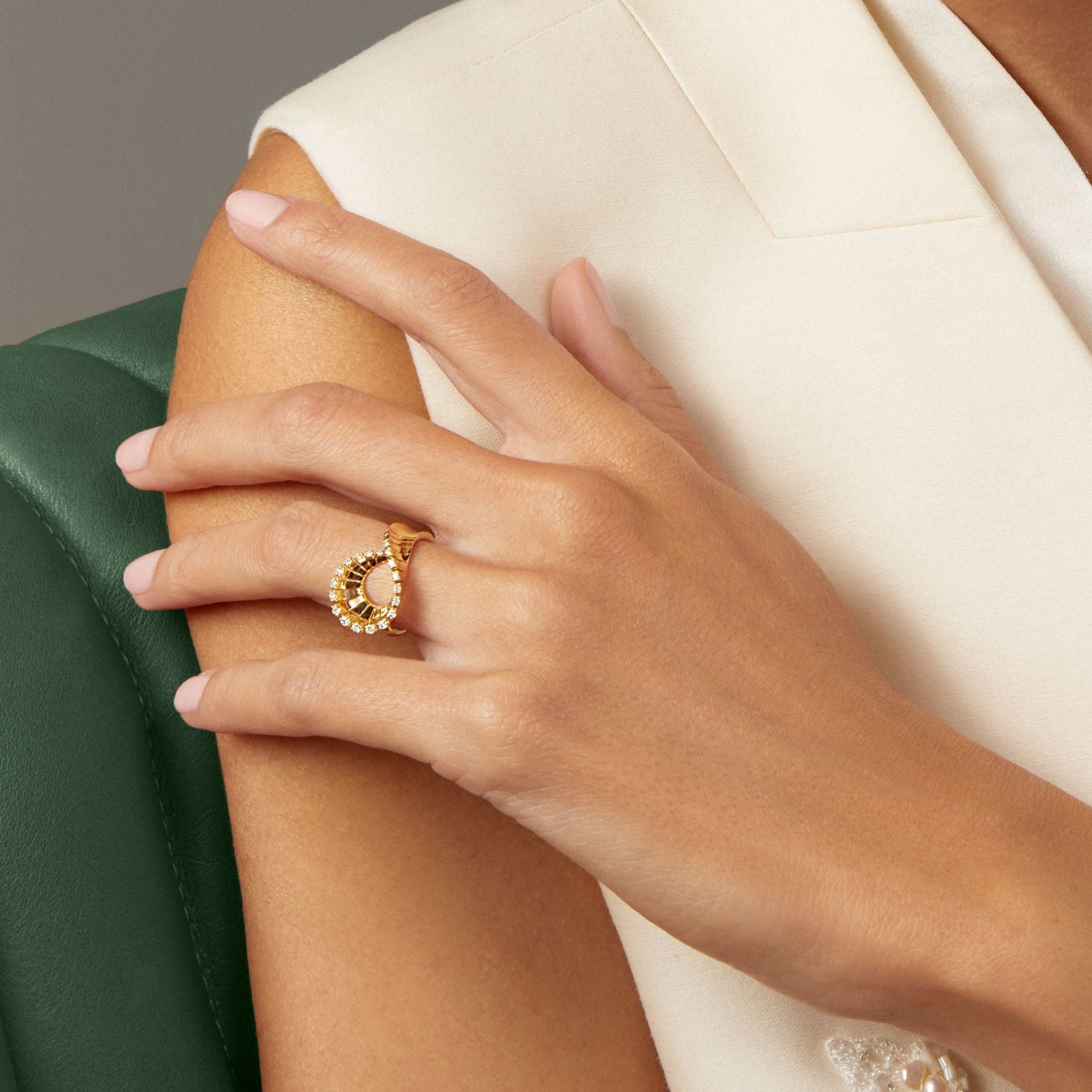 VITO MINI-ME CURLY YELLOW GOLD RING