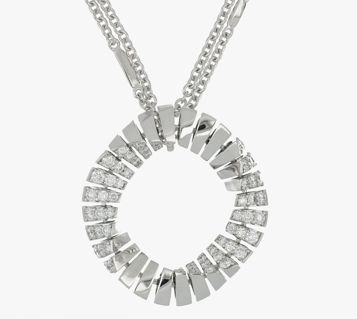 CRESCENDO WHITE GOLD ROUND PENDANT