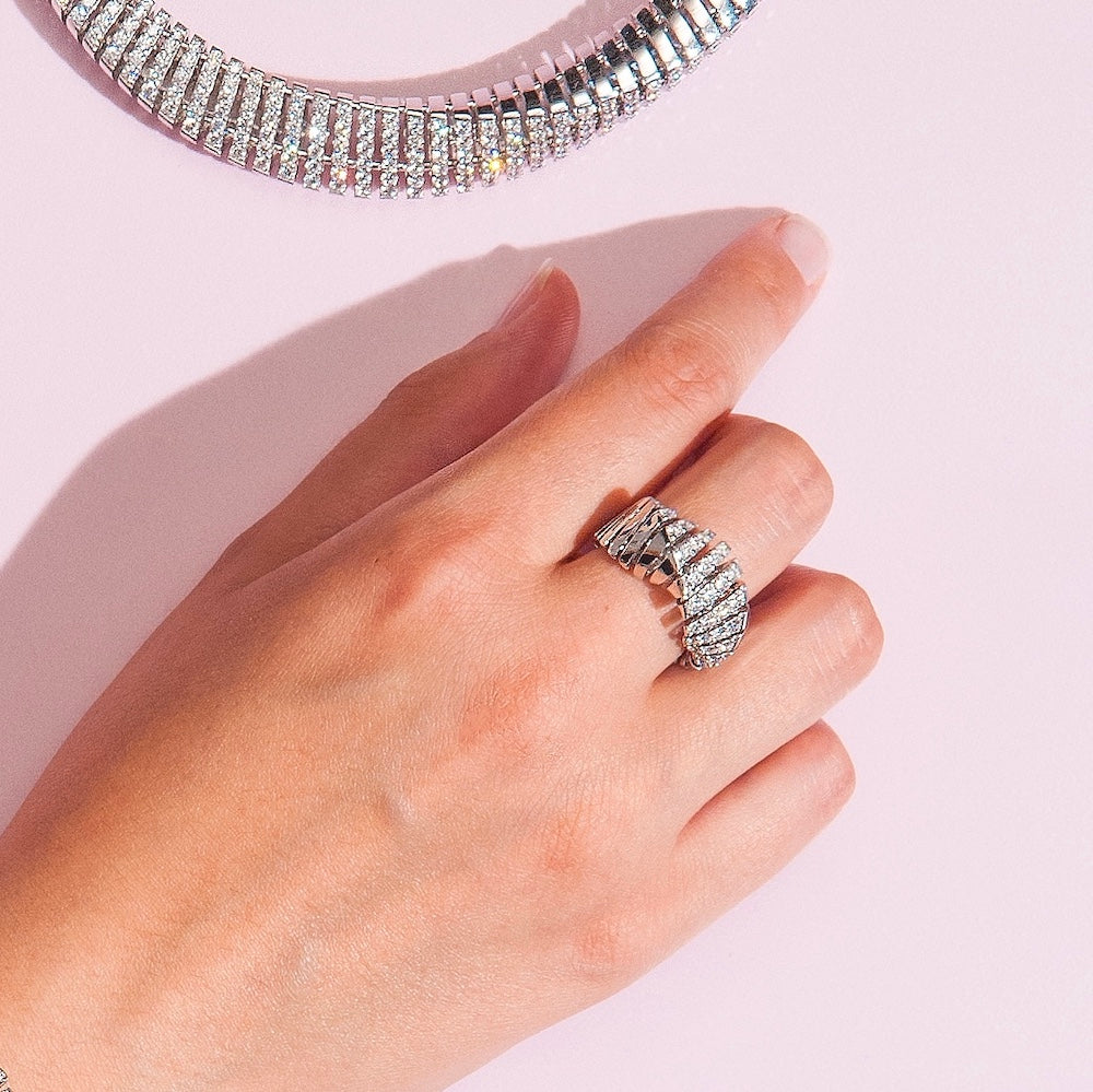 CRESCENDO WHITE GOLD DIAMOND RING