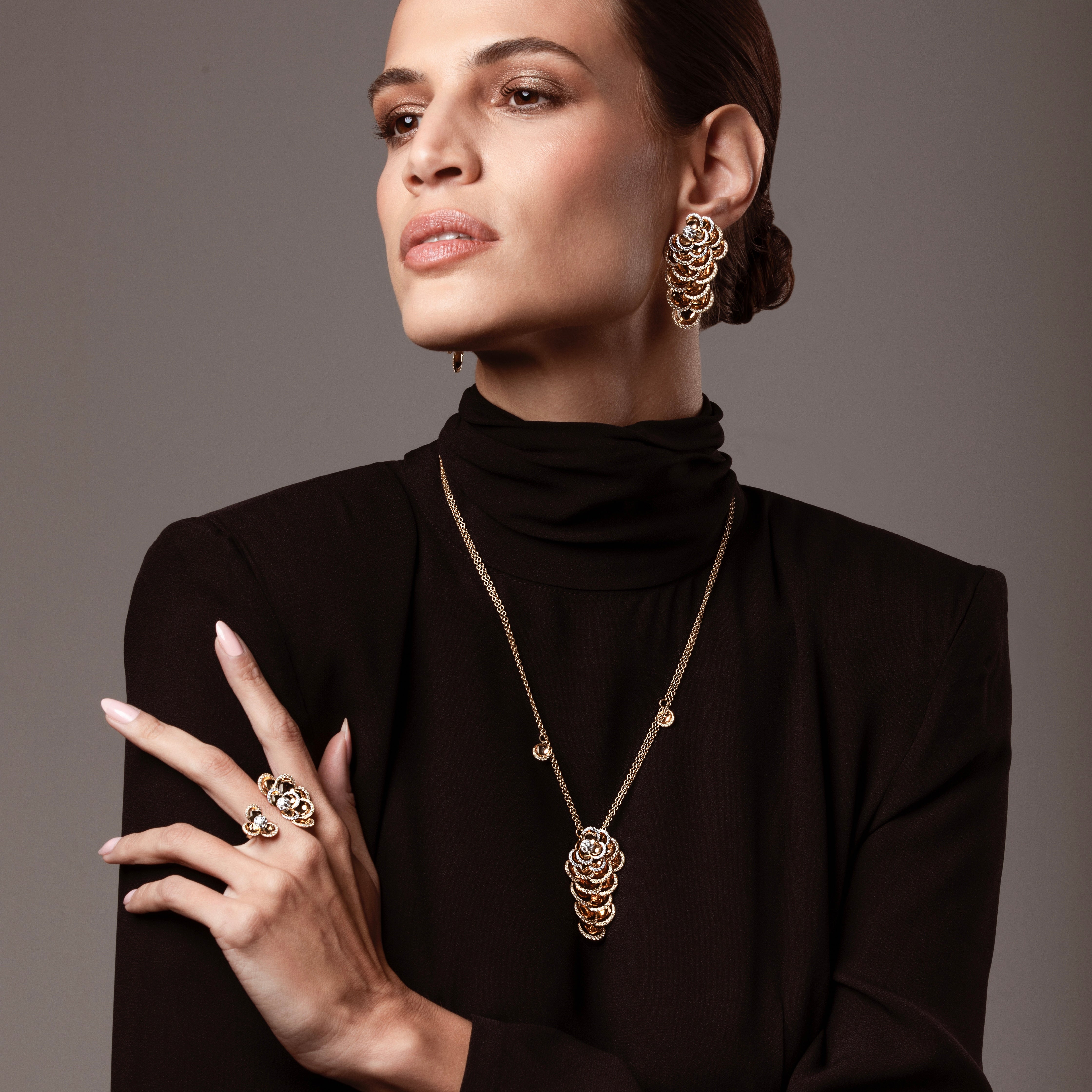 PETALS BIG YELLOW GOLD PENDANT