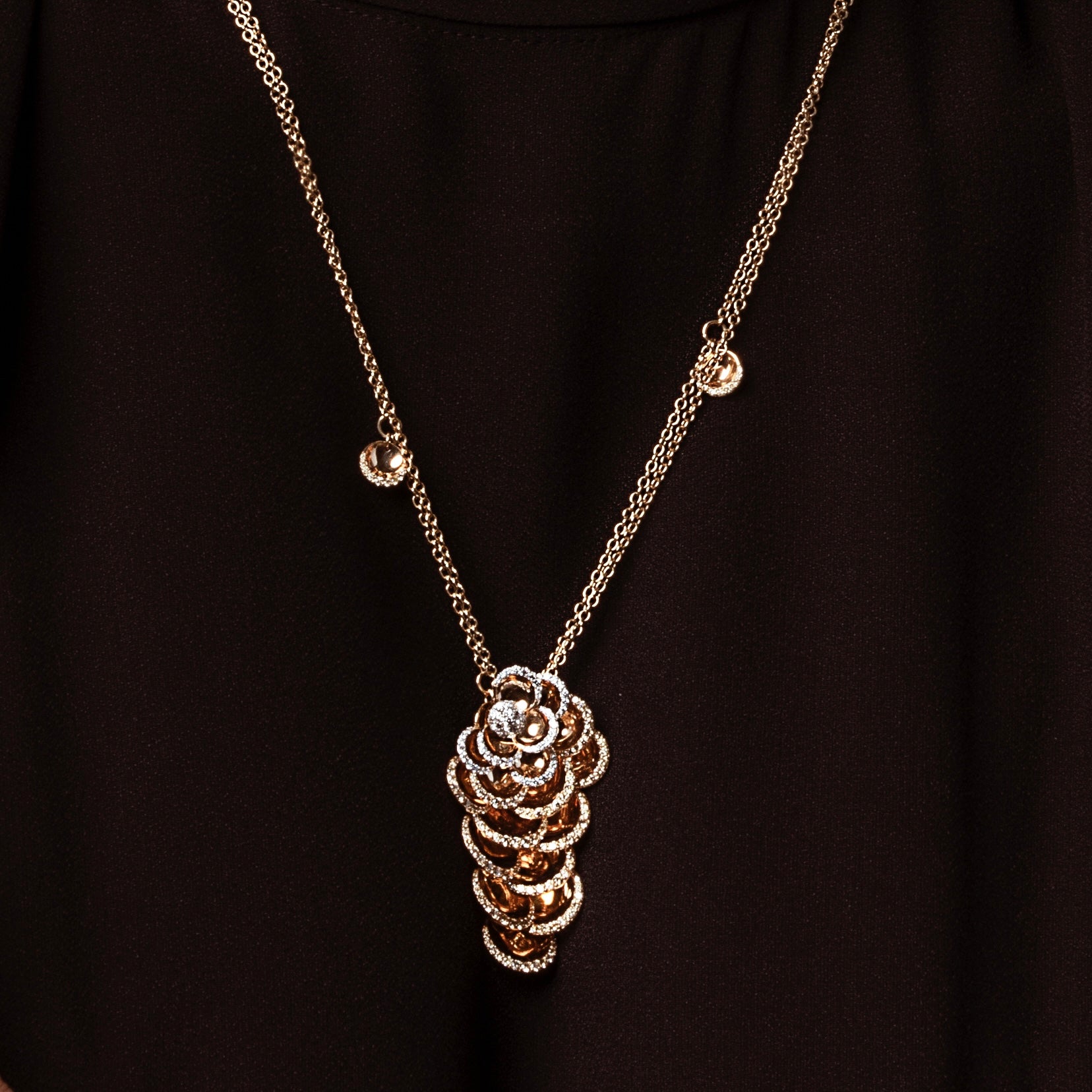 PETALS BIG YELLOW GOLD PENDANT