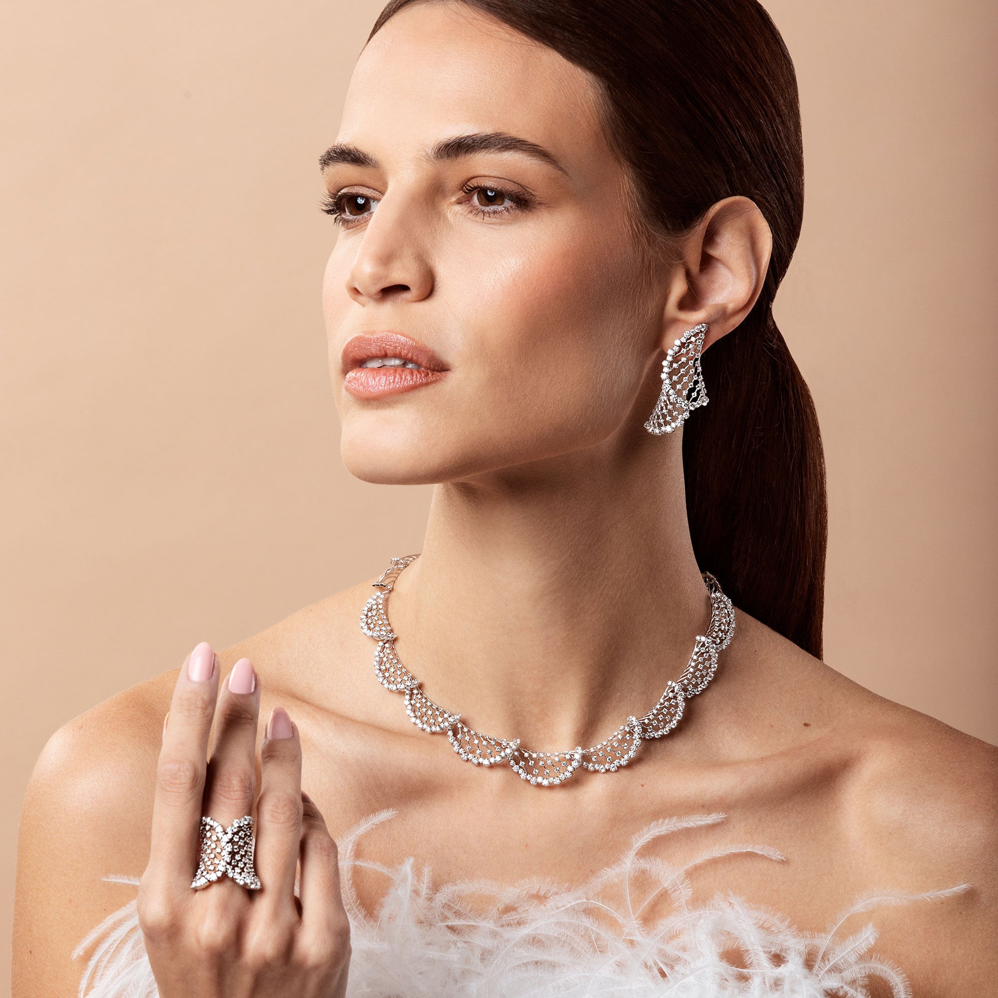 WHITE WONDERS ARIA BIG WHITE GOLD NECKLACE