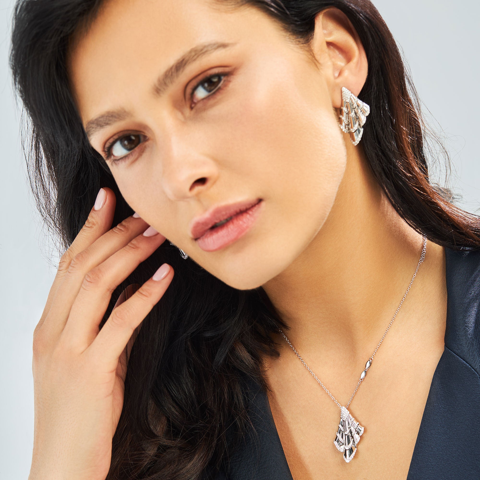 FOULARD SMALL WHITE GOLD DIAMOND PENDANT