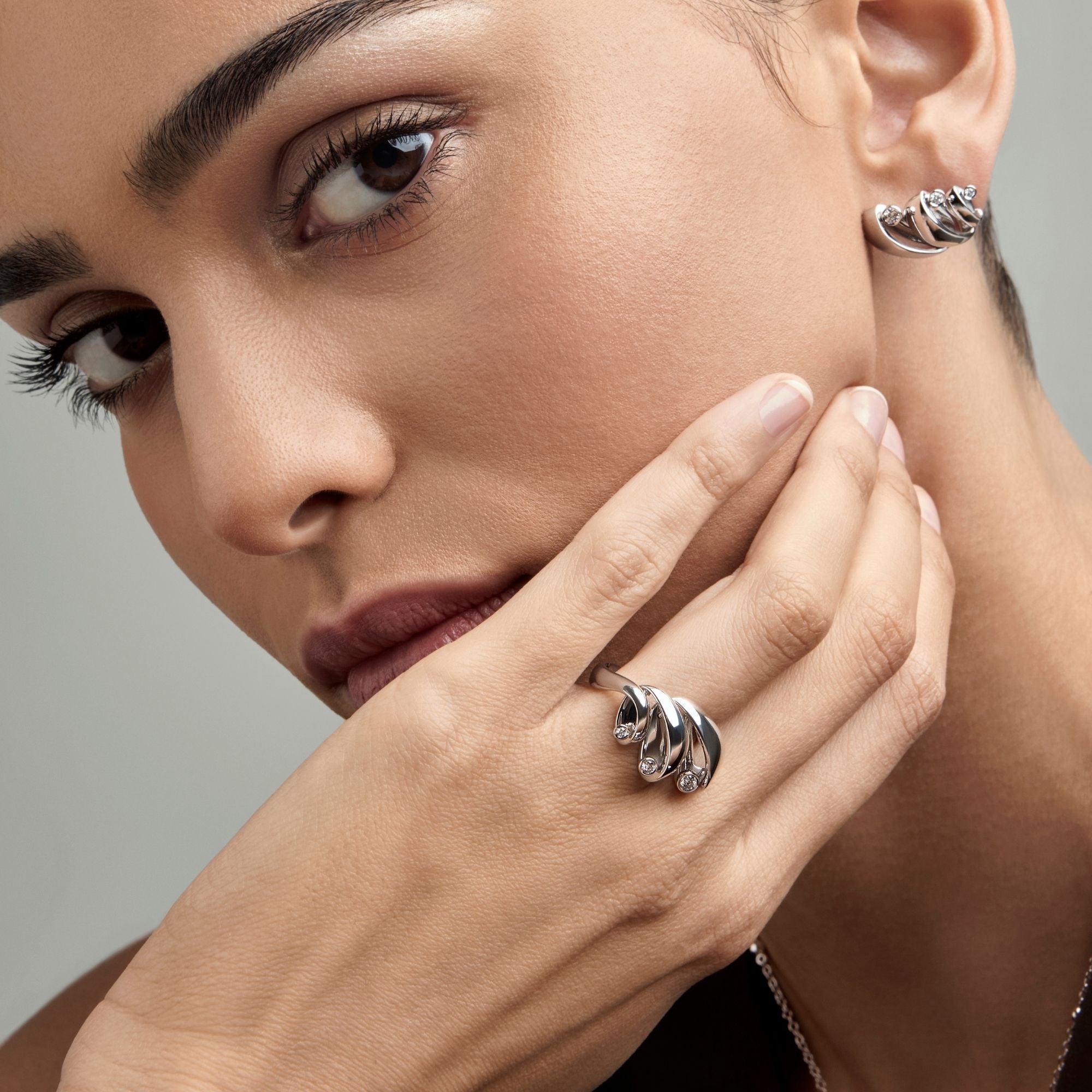 VIRGOLA SMALL WHITE GOLD RING