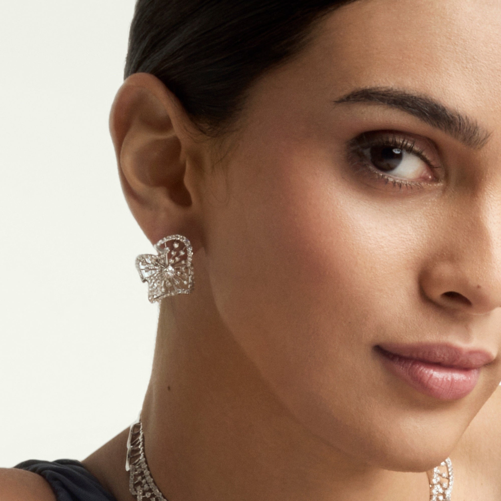 WHITE WONDERS PLISSÉ WHITE GOLD EARRINGS