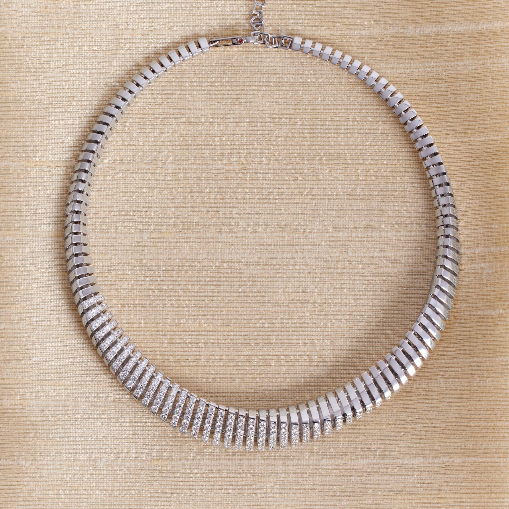 CRESCENDO WHITE GOLD NECKLACE