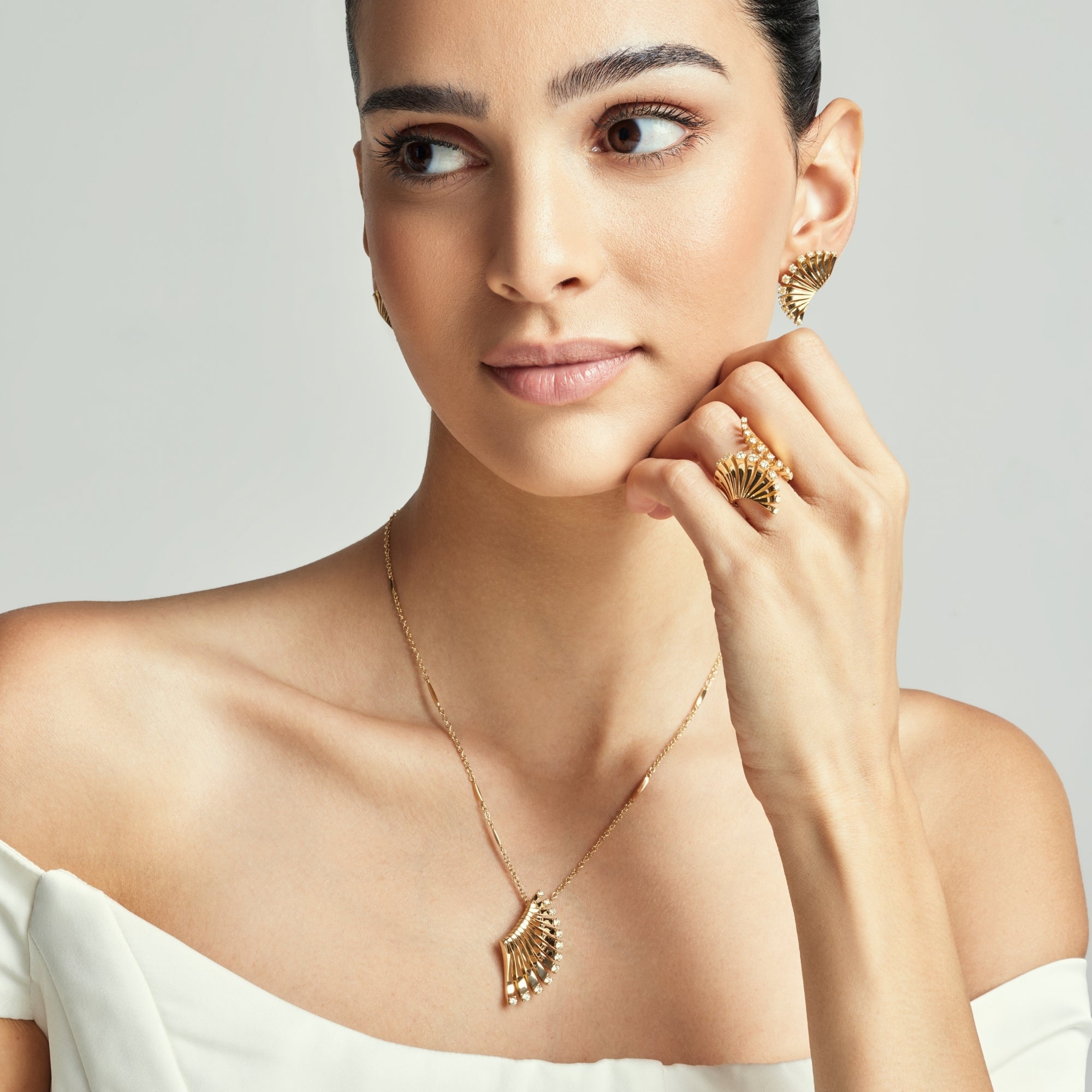 VITO VENTAGLIO YELLOW GOLD EARRINGS