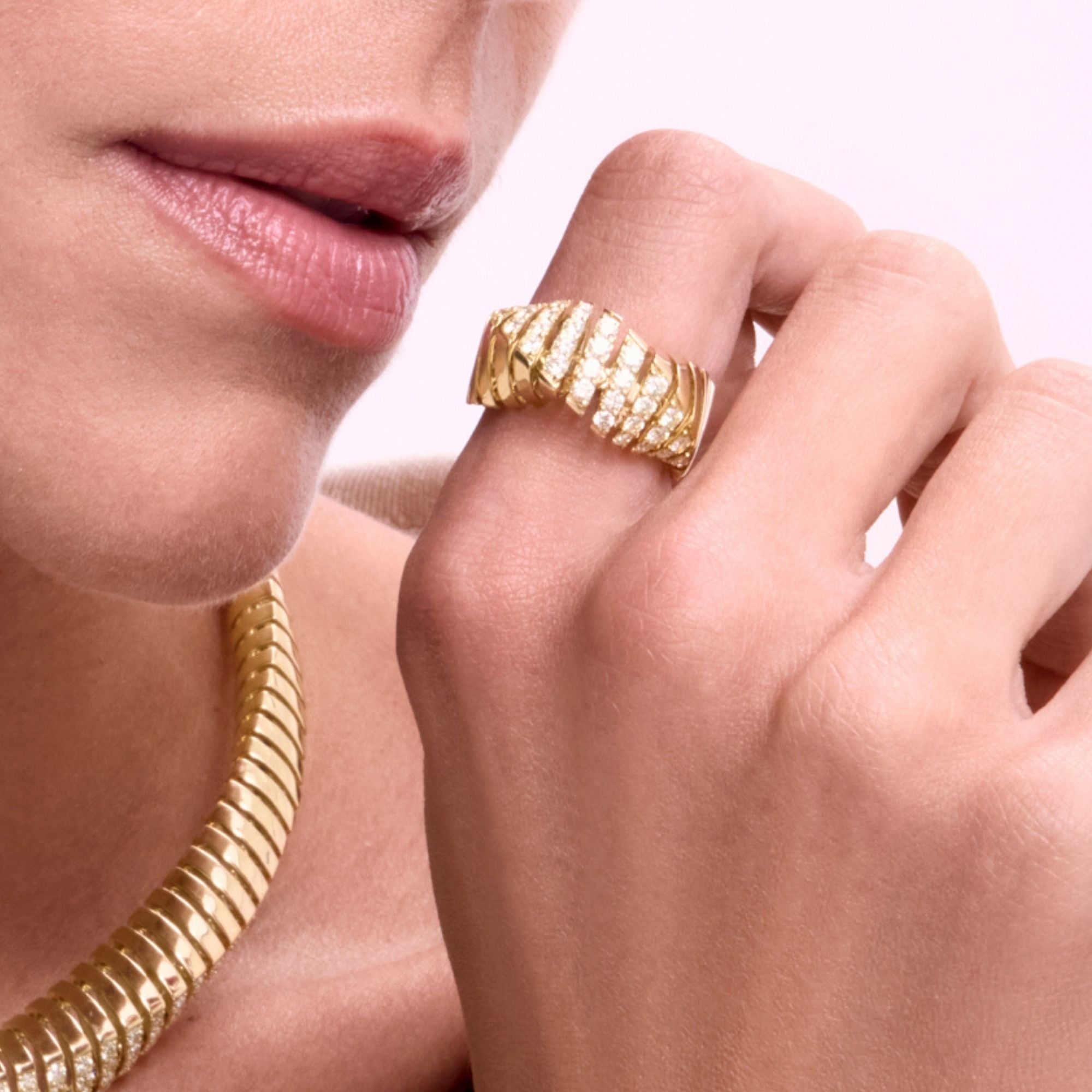 CRESCENDO YELLOW GOLD DIAMOND RING