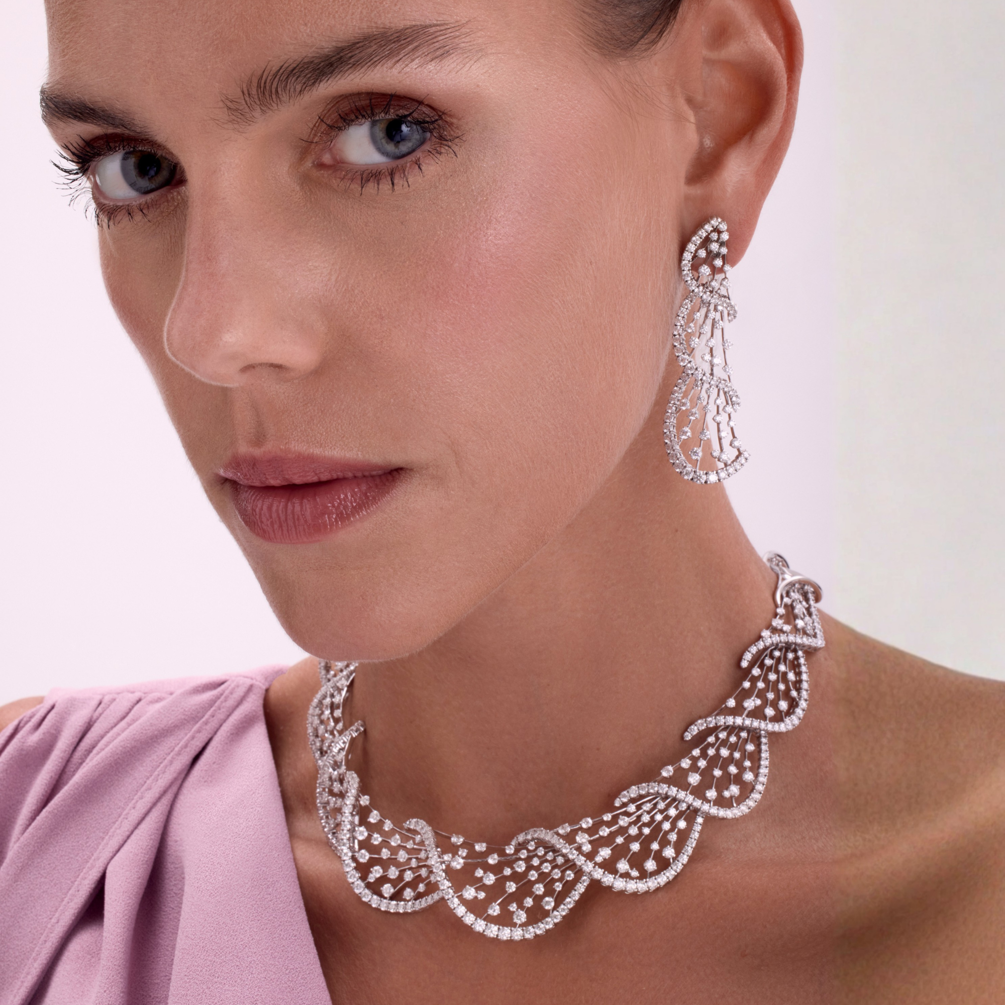 WHITE WONDERS ELICA LONG DIAMONDS EARRINGS