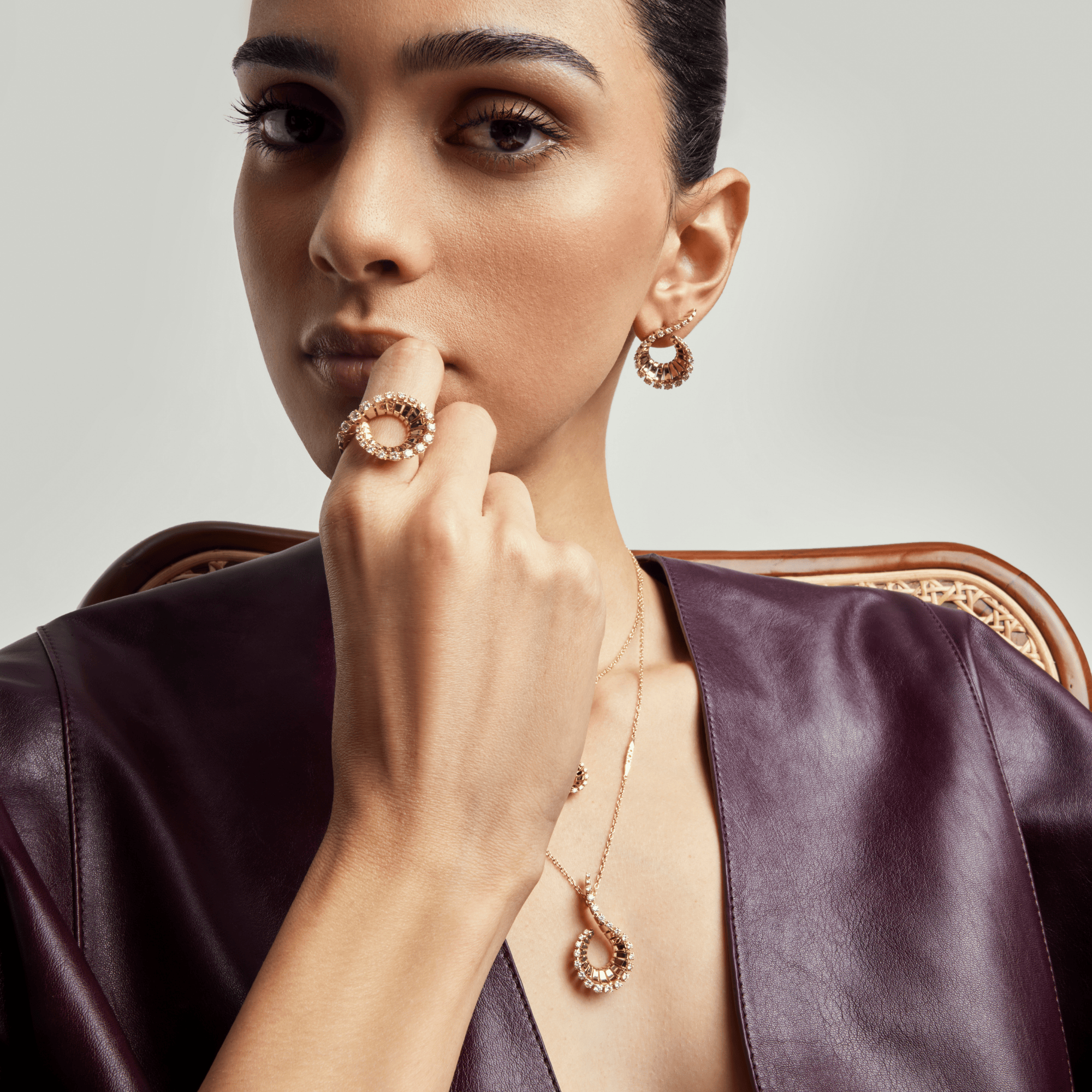 VITO CURLY YELLOW GOLD PENDANT