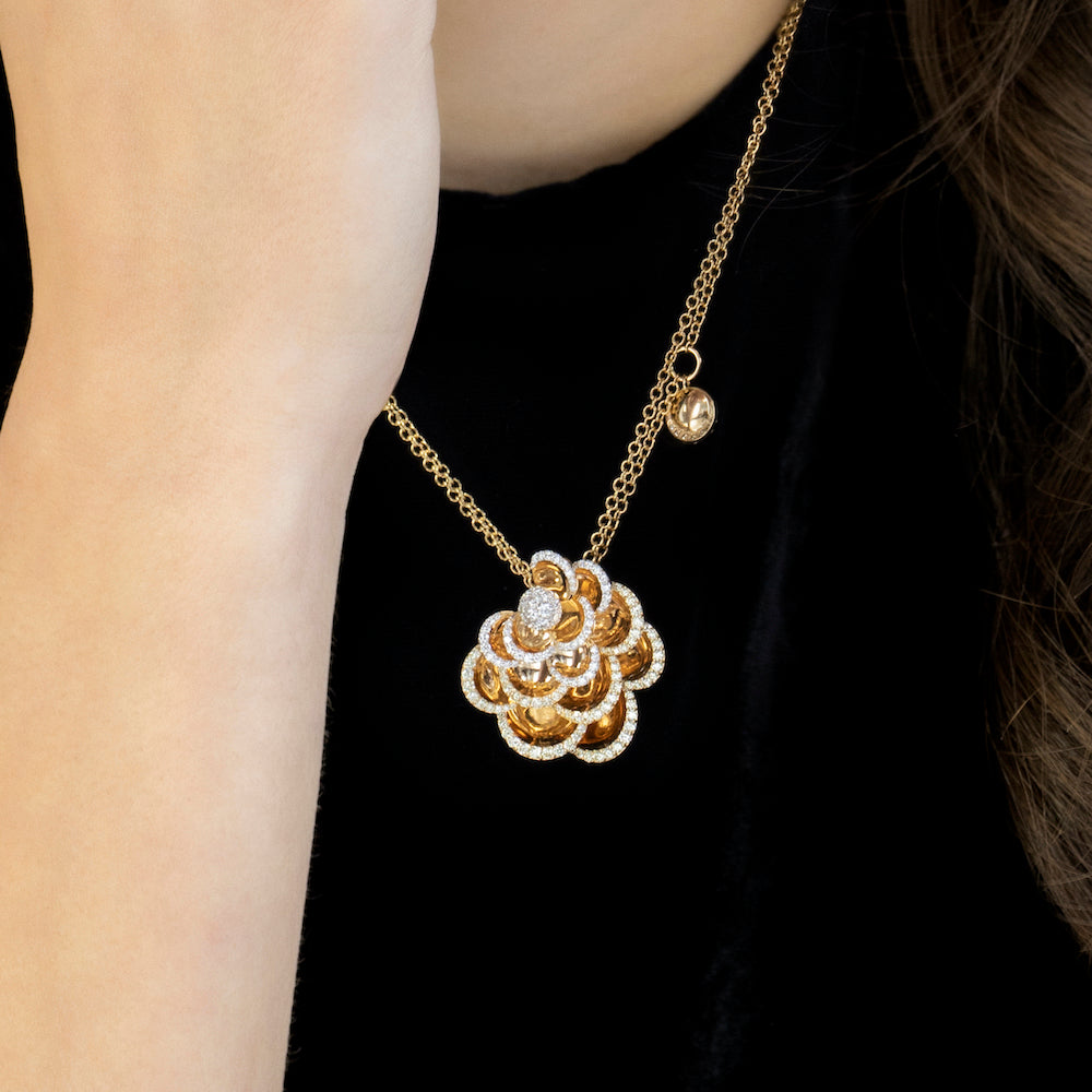 PETALS YELLOW GOLD PENDANT