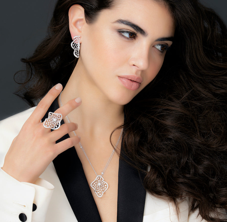 PLISSÉ BIG WHITE GOLD PENDANT